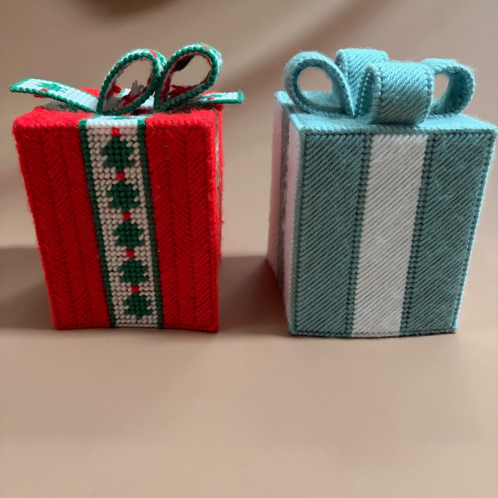 Handmade Plastic Canvas Christmas Gift Box Tissue Covers Set of 2 Retro Cottage